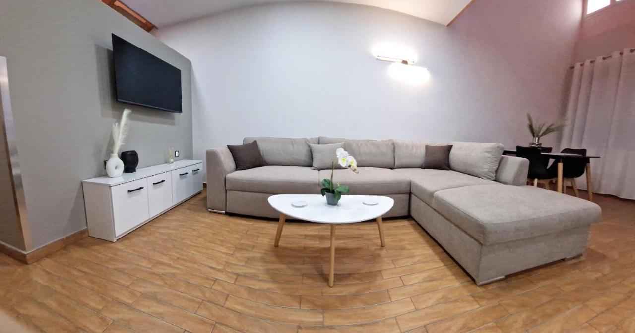Pg Luxury Apartment Kavala Esterno foto